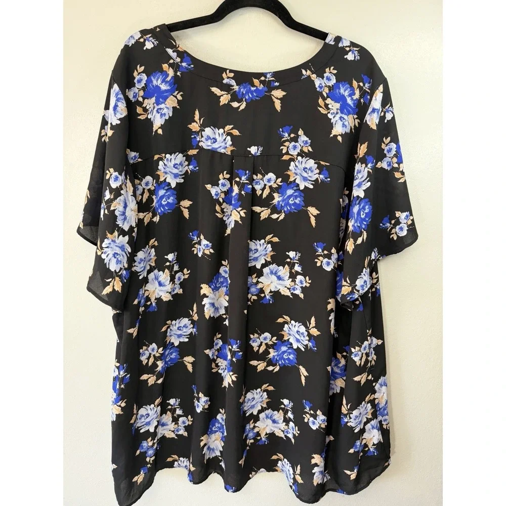 Torrid 5 Short Sleeve Black Floral V Neck Blouse W Covered Buttons - Picture 8 of 8